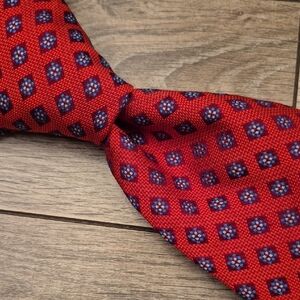 SARTORIA Hand Tailored Tom James Red Diamond Pattern Mens Silk Tie